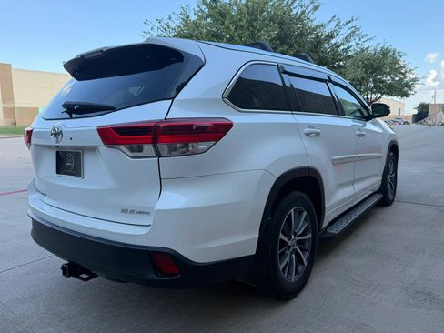 Used 2017 Toyota Highlander XLE AWD/4WD image 7