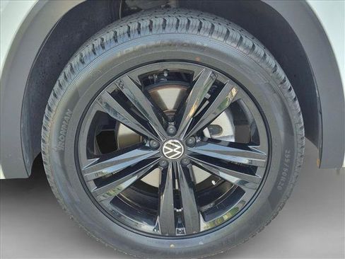 Used 2023 Volkswagen Atlas SEL R-Line AWD/4WD image 25