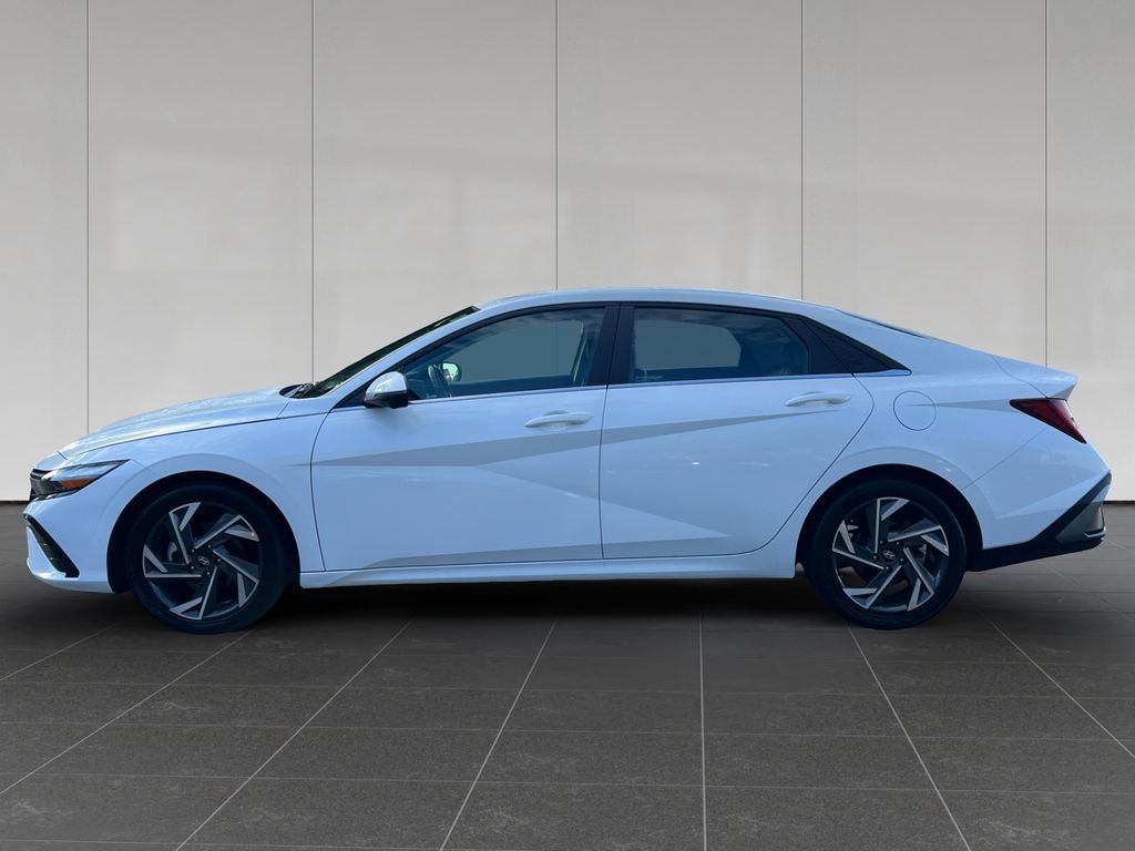 Used 2024 Hyundai Elantra Limited FWD image 2