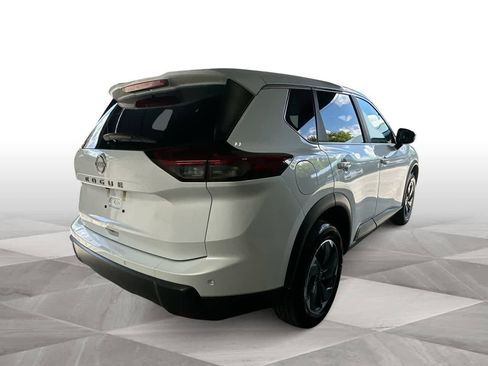 Used 2025 Nissan Rogue SV FWD image 8