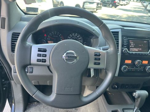 Used 2015 Nissan Frontier SV w/ SV Value Truck Package AWD/4WD image 15