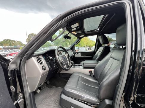 Used 2017 Ford Expedition Limited w/ Equipment Group 301A AWD/4WD image 9