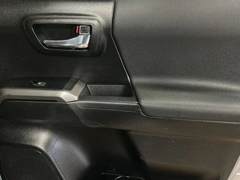 Used 2023 Toyota Tacoma TRD Sport image 14