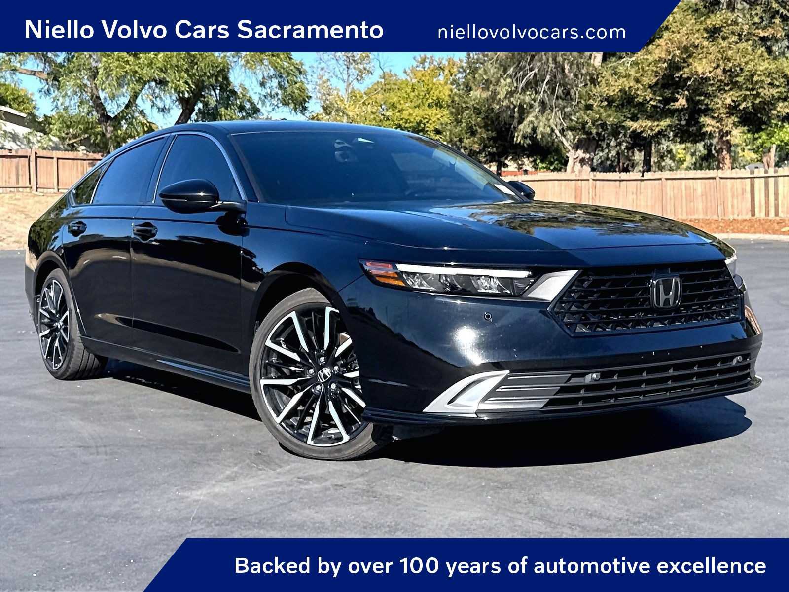 Used 2025 Honda Accord Touring image 1