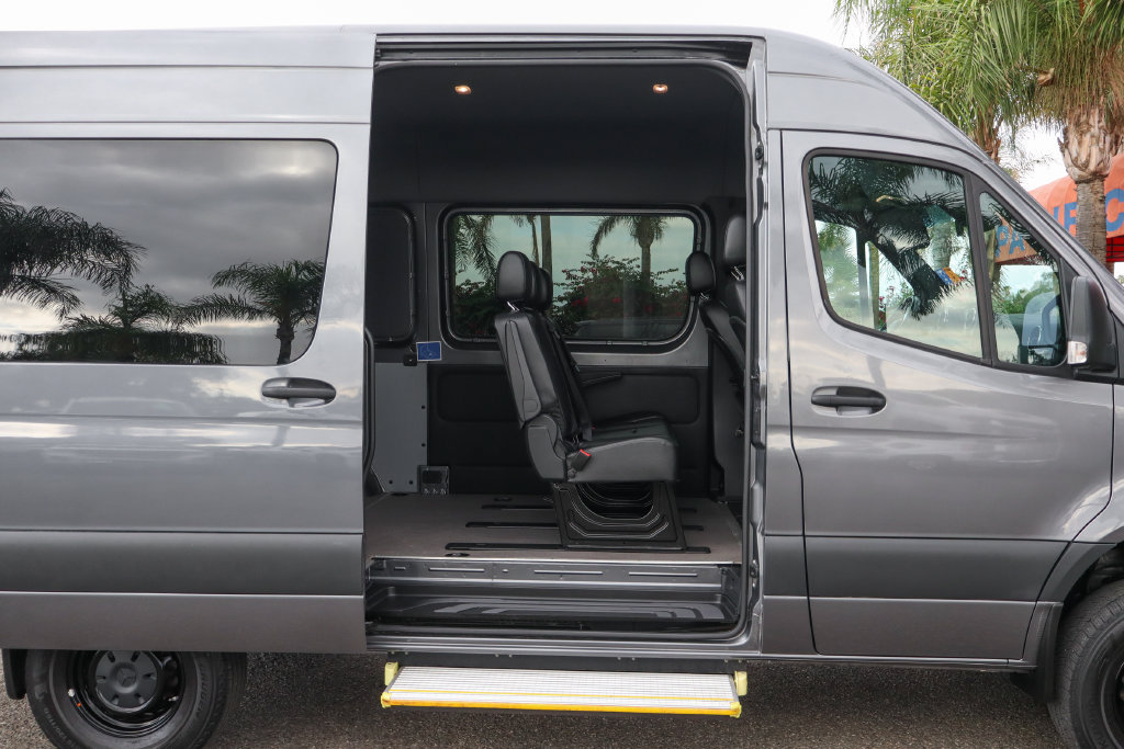 Used 2021 Mercedes-Benz Sprinter 2500 image 11