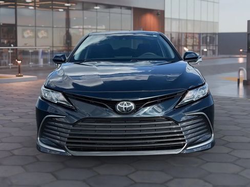 Used 2021 Toyota Camry LE w/ Carpet Mat Package (TMS) FWD image 2