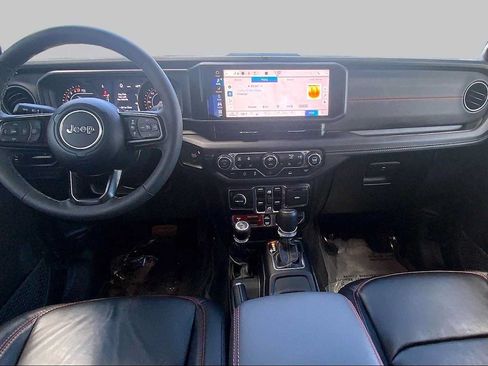 Used 2025 Jeep Gladiator Rubicon w/ Convenience Group AWD/4WD image 16