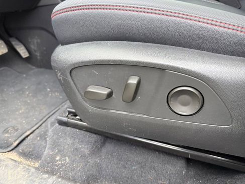 Used 2025 Chevrolet Traverse RS AWD/4WD image 10