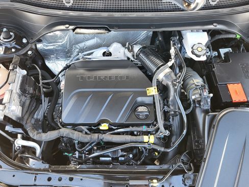 Used 2025 Chevrolet Trax LT w/ Driver Confidence Package FWD image 30