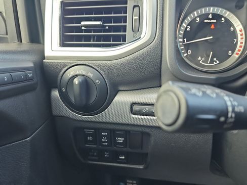 Used 2018 Nissan Titan PRO-4X w/ Pro-4x Convenience Package AWD/4WD image 31