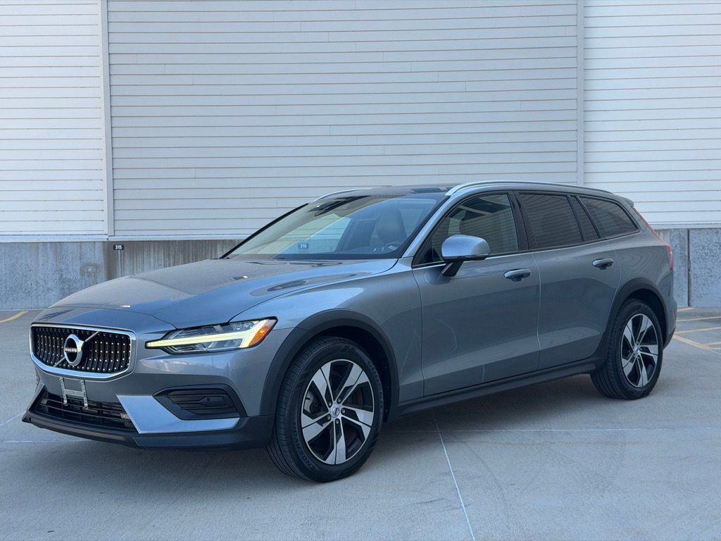 Used 2020 Volvo V60 T5 Cross Country AWD/4WD image 7