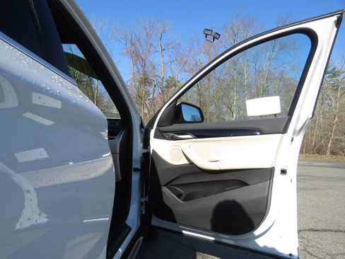 Used 2018 BMW X1 xDrive28i AWD/4WD image 12
