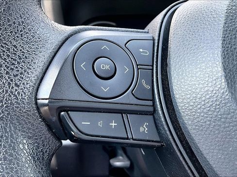 Used 2025 Toyota RAV4 XLE FWD image 17