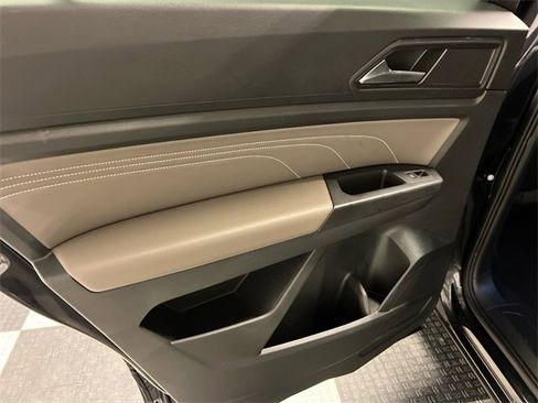 Used 2022 Volkswagen Atlas Cross Sport SE image 18