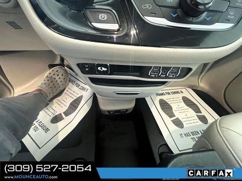Used 2021 Chrysler Voyager Lxi FWD image 21