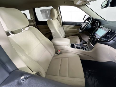 Used 2022 Jeep Grand Cherokee Laredo E image 24