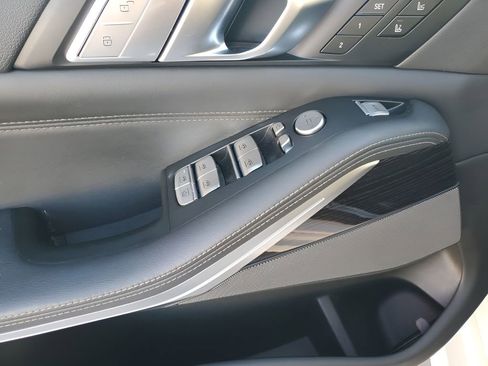 Used 2022 BMW X7 xDrive40i w/ M Sport Package image 28