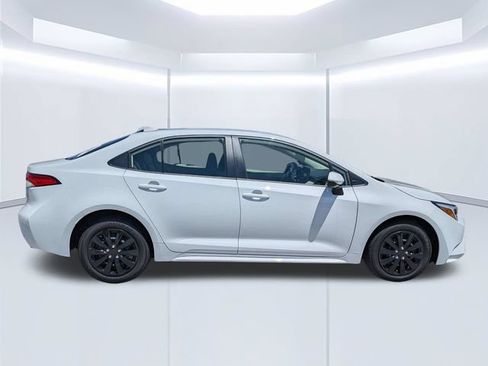 Used 2025 Toyota Corolla LE FWD image 3
