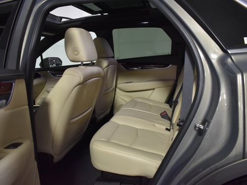 Used 2018 Cadillac XT5 Luxury w/ Driver Awareness Package image 29