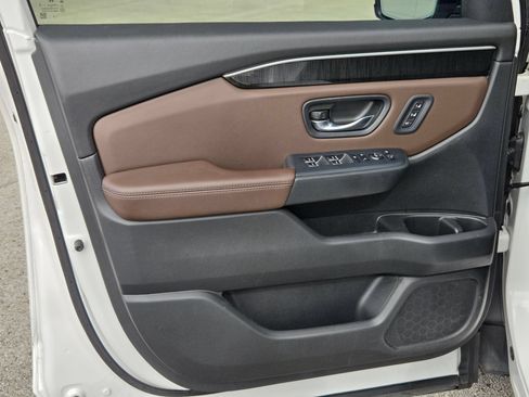 Used 2025 Honda Pilot Elite image 10