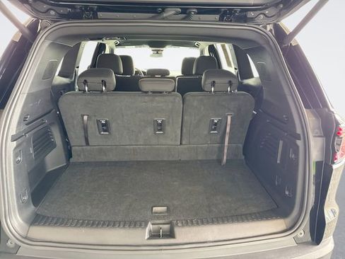 Used 2025 GMC Acadia Elevation image 25