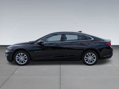 Used 2018 Chevrolet Malibu LT image 2