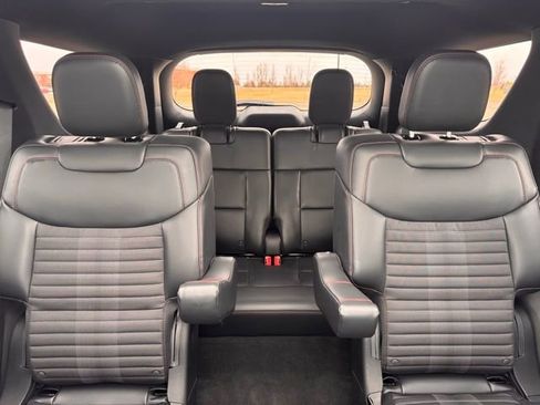 Used 2025 Ford Explorer ST-Line w/ ST-Line Street Pack image 25