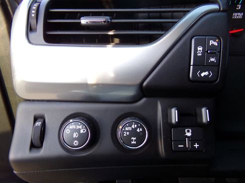 Used 2016 Chevrolet Suburban LT image 62