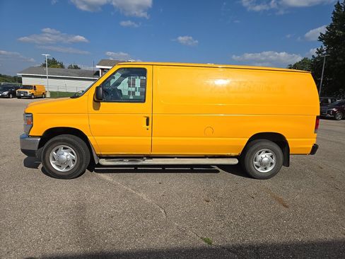 Used 2012 Ford E-250 and Econoline 250 w/ PWR Group RWD image 2