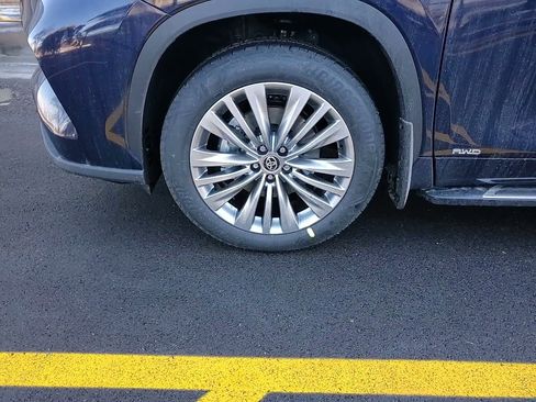 New 2026 Toyota Highlander Platinum image 7