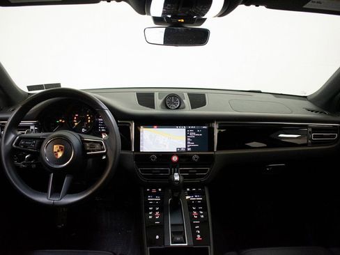 Certified 2025 Porsche Macan image 23