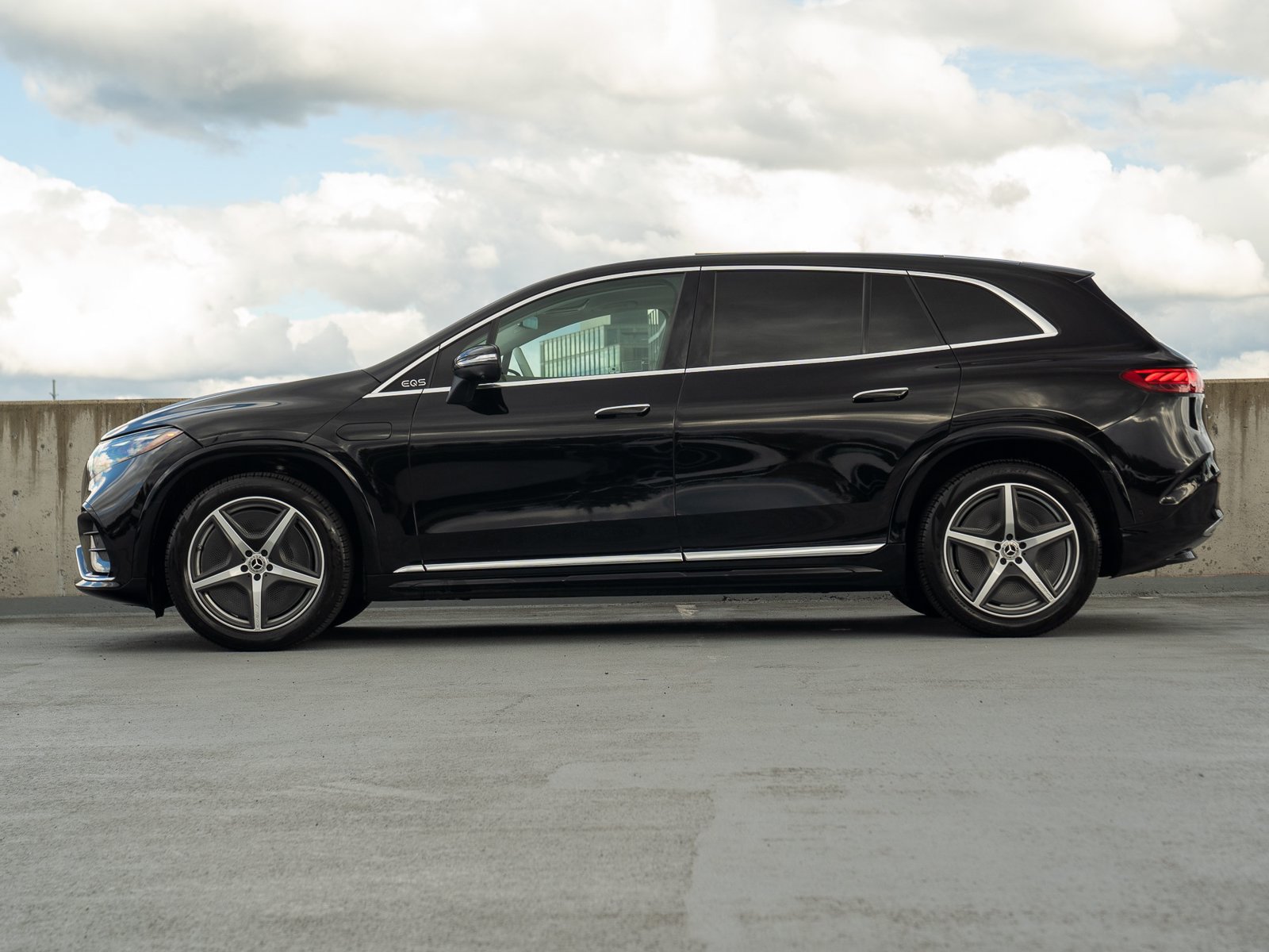 Used 2023 Mercedes-Benz EQS 580 4MATIC SUV image 4