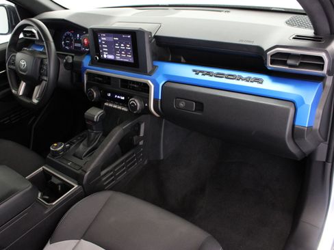 Used 2025 Toyota Tacoma TRD Off-Road AWD/4WD image 35