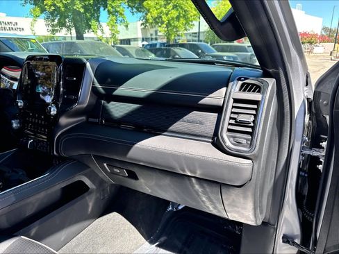 Used 2022 RAM 1500 Limited AWD/4WD image 12