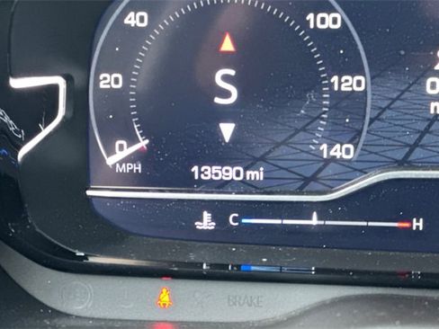 Used 2024 GMC Yukon Denali w/ Advanced Technology Package image 29