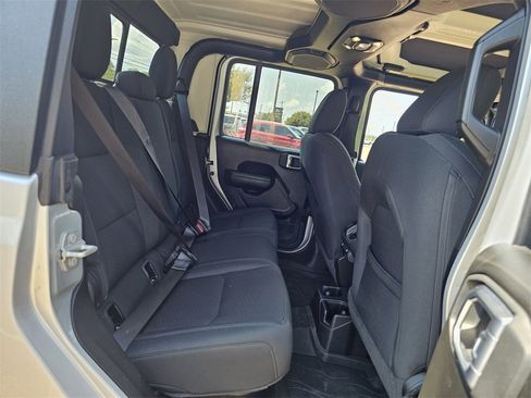 Used 2022 Jeep Gladiator Willys image 27