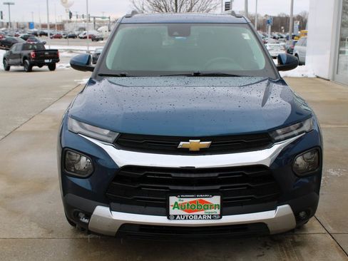 Used 2021 Chevrolet TrailBlazer LT w/ Sun and Liftgate Package image 2