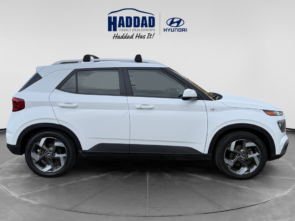 Used 2024 Hyundai Venue SEL FWD image 6