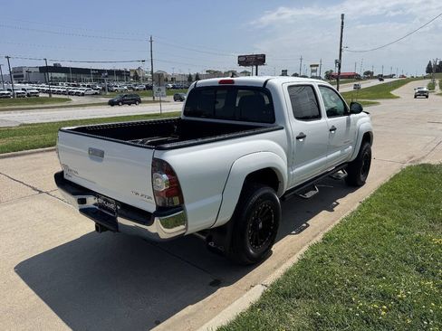 Used 2014 Toyota Tacoma 4x4 Double Cab w/ SR5 Package image 5