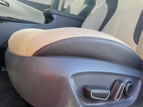 Used 2017 Toyota Prius Four w/ Protection Package image 29