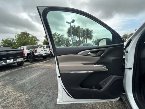 New 2025 Chevrolet Traverse LT w/ Driver Confidence Package AWD/4WD image 29