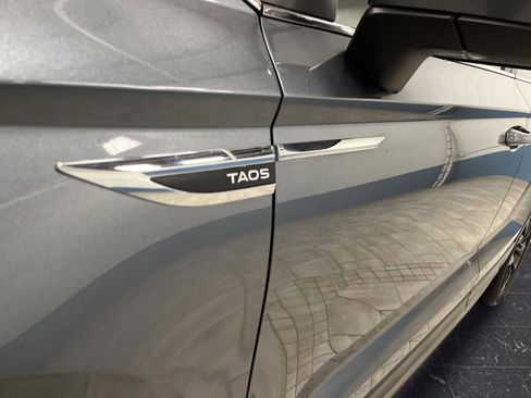 Used 2023 Volkswagen Taos SE w/ Black Wheel Package image 32