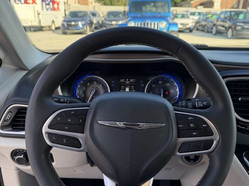 Used 2023 Chrysler Voyager LX image 16