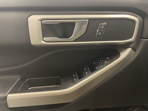 Used 2022 Ford Explorer XLT w/ Equipment Group 202A image 21