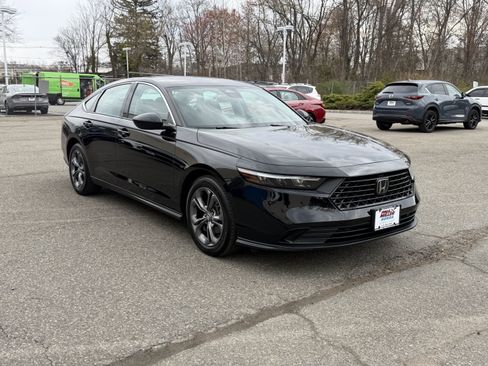 Used 2023 Honda Accord EX image 3