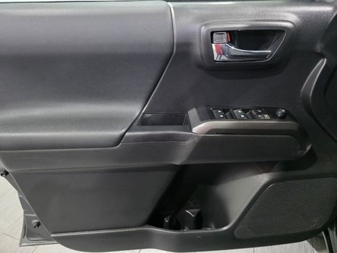 Used 2022 Toyota Tacoma TRD Sport image 10