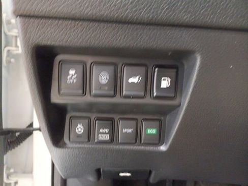 Used 2018 Nissan Rogue SL image 26