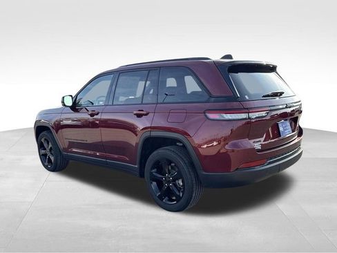 Used 2022 Jeep Grand Cherokee Altitude image 3