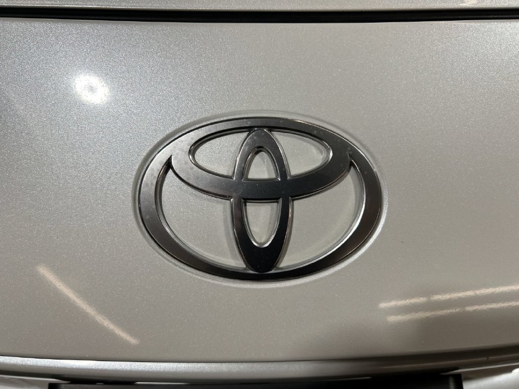Used 2025 Toyota Camry XSE FWD image 11