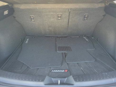 Used 2018 MAZDA MAZDA3 Grand Touring w/ Premium Equipment Package FWD image 5